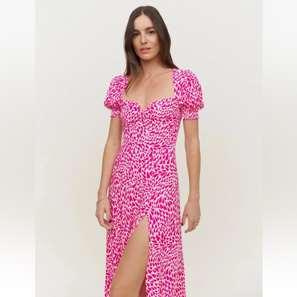 Reformation Lacey dress in amore perfect for valentines!! 💖💗💖